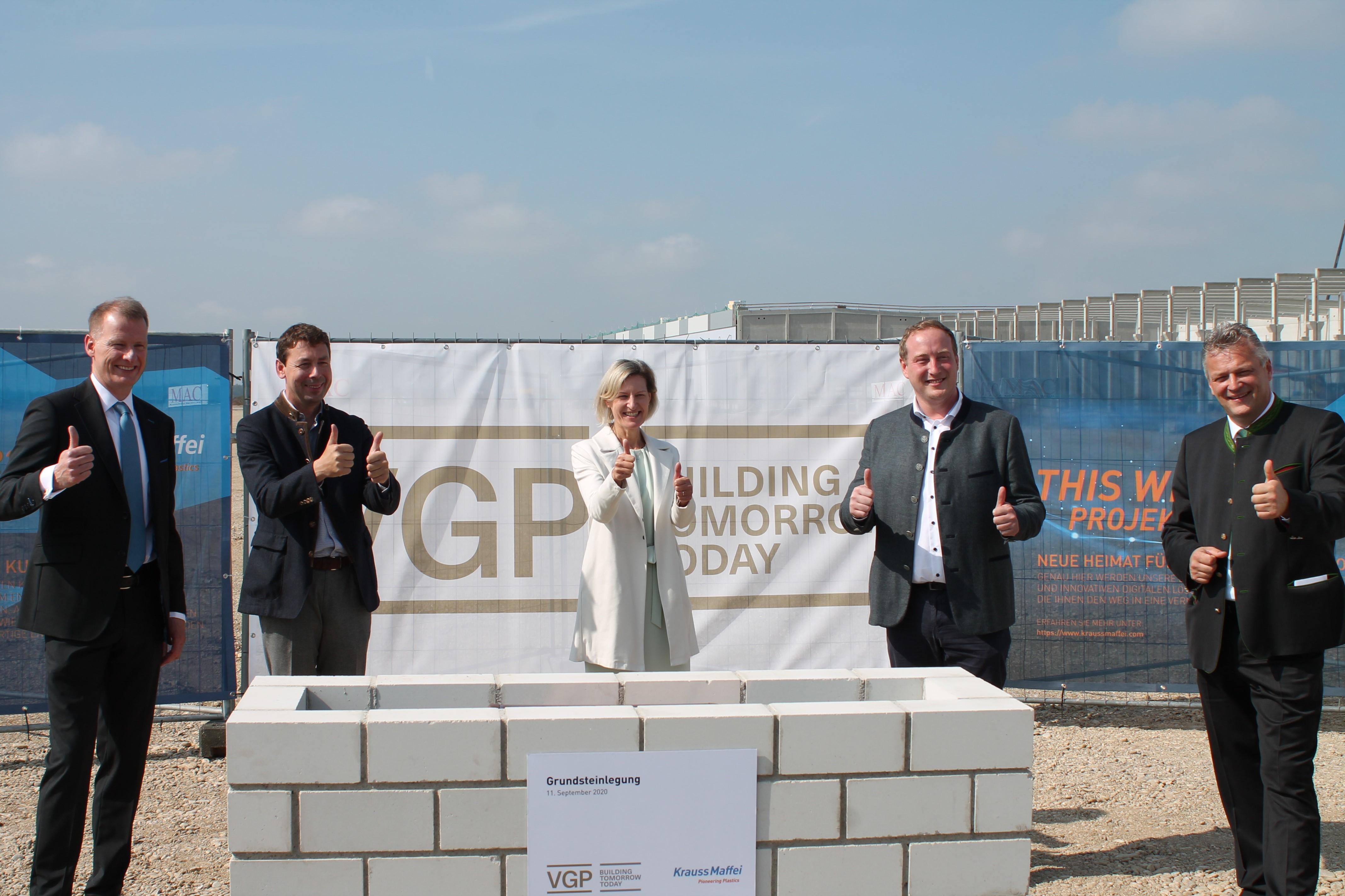 von links nach rechts: Dr. Michael Ruf (CEO KraussMaffei), Jan Van Geet (VGP), Prof. Dr. Angelika Niebler, MdEP, 1. Bürgermeister Leonhard Spitzauer, Staatssekretär Roland Weigert, MdL